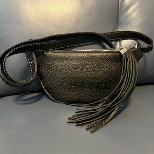 CHANEL fringe shoulder bag , calf leather
Black /silverware